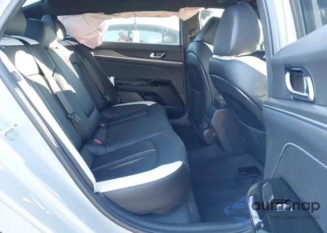 2025 Kia K5 Gt-Line z USA, uszkodzony, nr VIN KNAG64J75S5347861